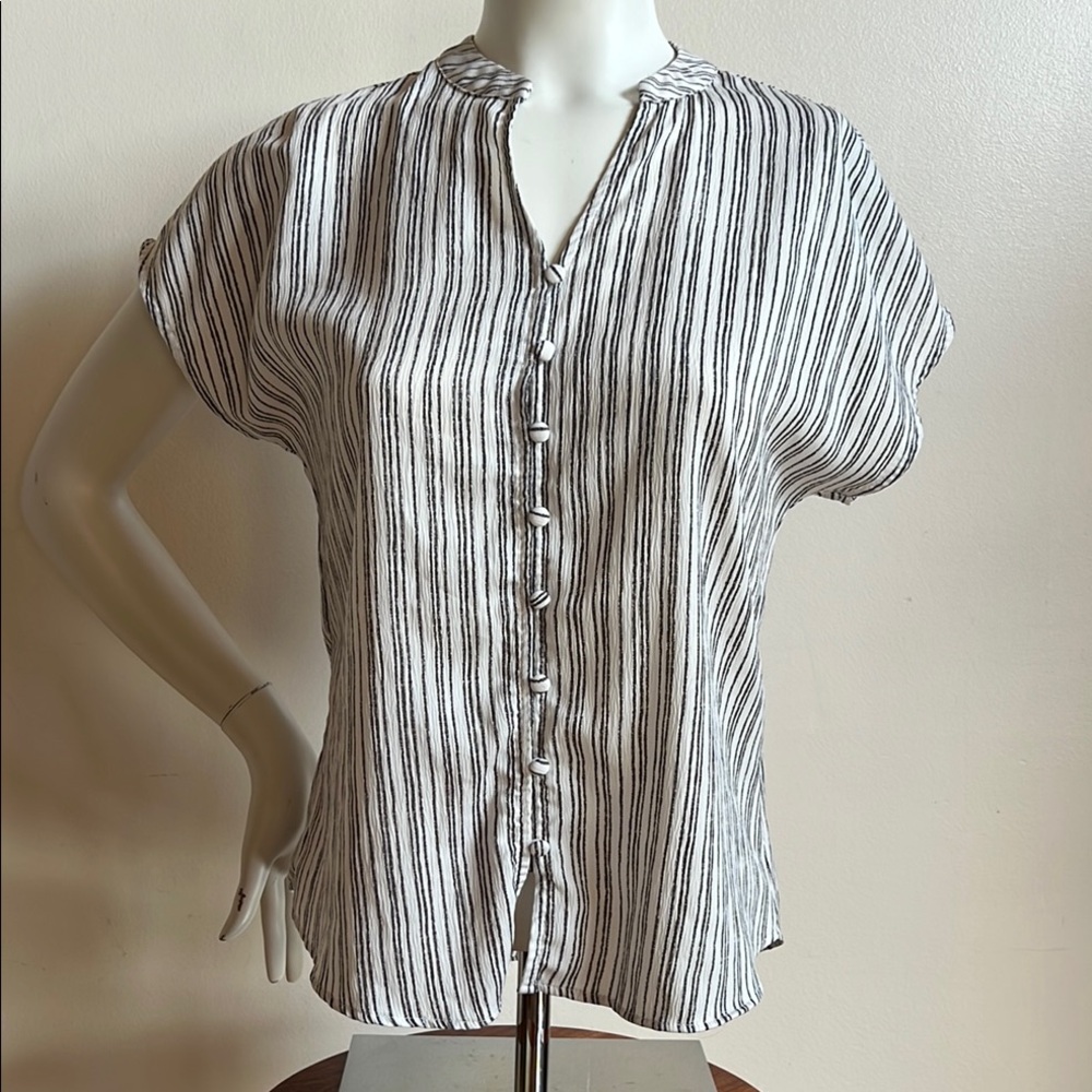 Mine Black and White Button Down Cap Sleeve Top